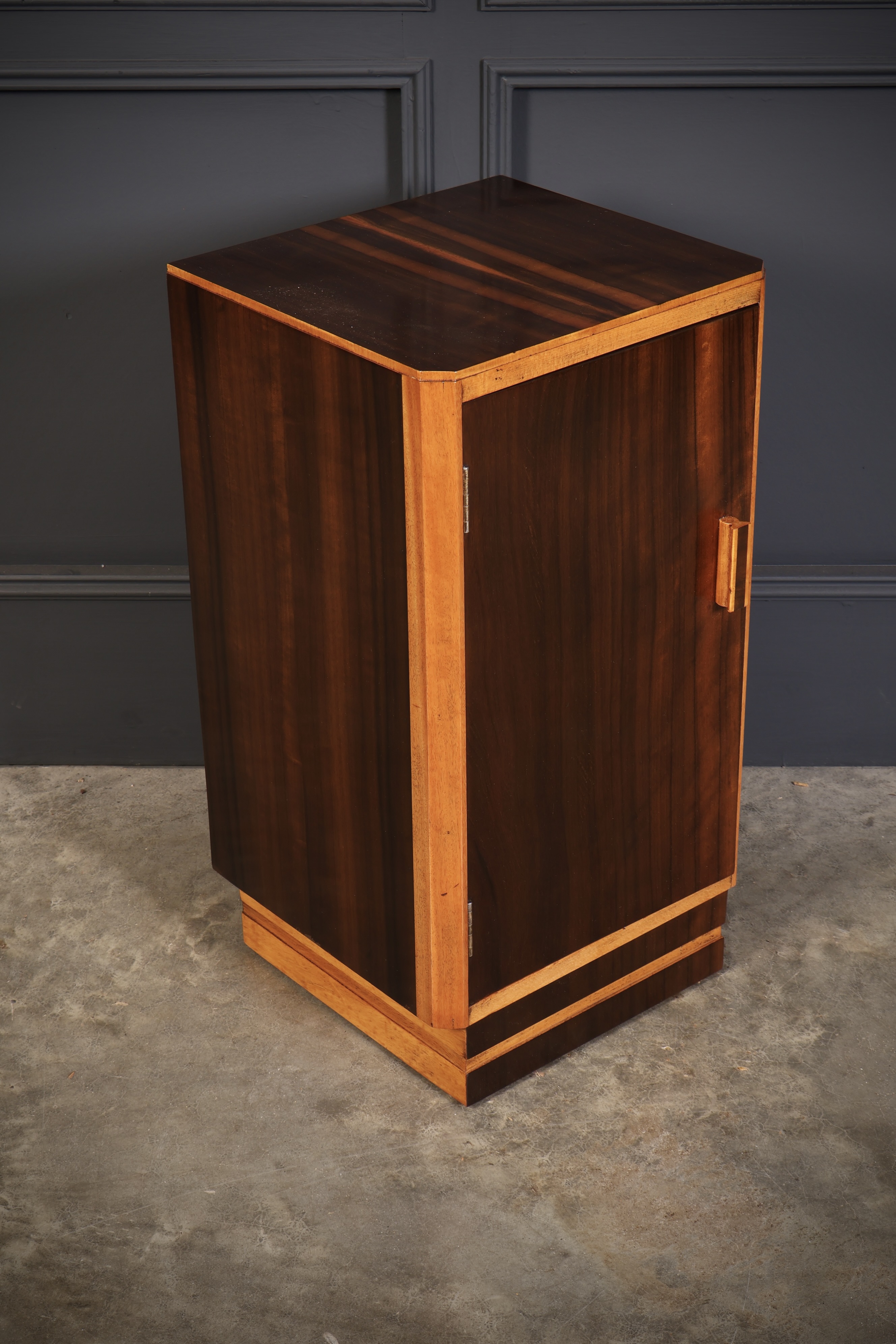 Rare Pair of Art Deco Macassar Ebony Bedside Cabinets - Image 7